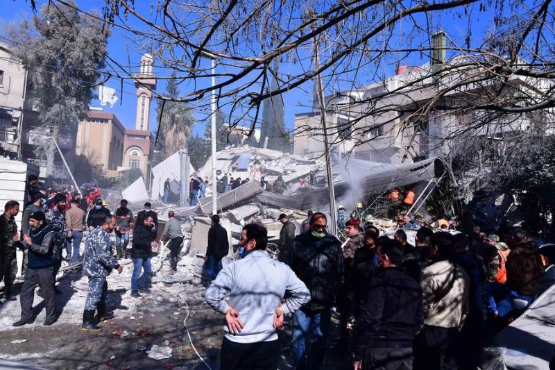 Foto yang diabadikan pada 20 Januari 2024 ini menunjukkan sebuah bangunan tempat tinggal yang hancur di Damaskus, Suriah. (Xinhua/Ammar Safarjalani)