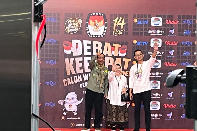 Tiga paslon tampil ala pecinta alam hingga formal di debat keempat