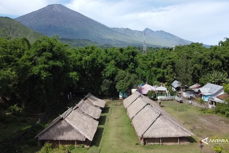 Foto udara kawasan wisata Geopark Rinjani Sembalun