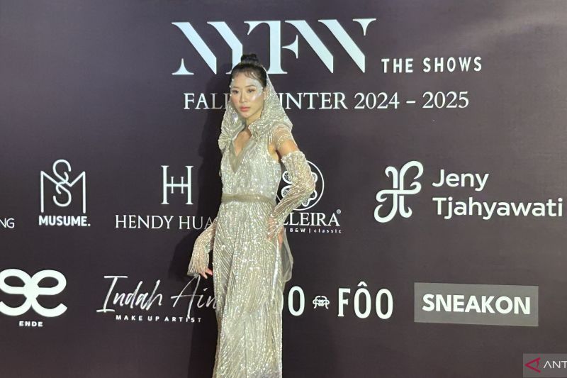 Hengki Kawilarang tampilkan kesan muda lewat Black & White Collection