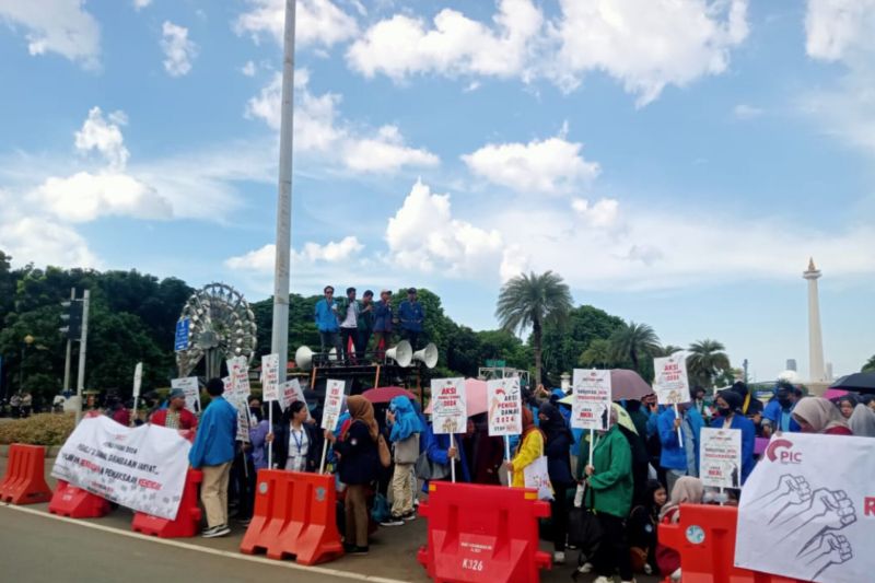 Ratusan mahasiswa suarakan pemilu damai di Patung Kuda