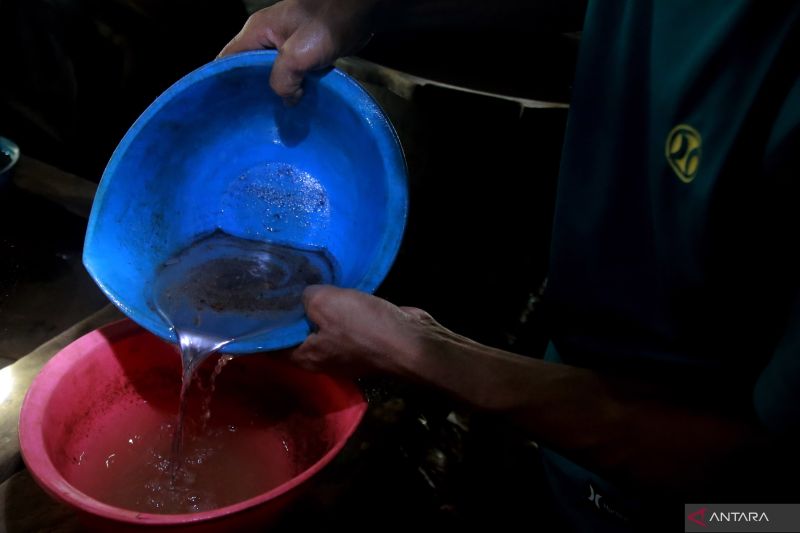 analis-prospek-perak-makin-cerah-berkat-transisi-energi