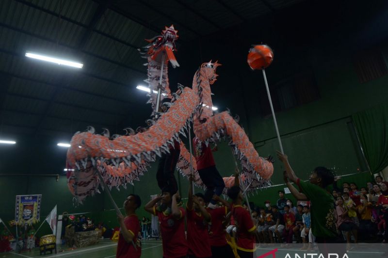 Latihan Barongsai jelang Imlek di Lampung