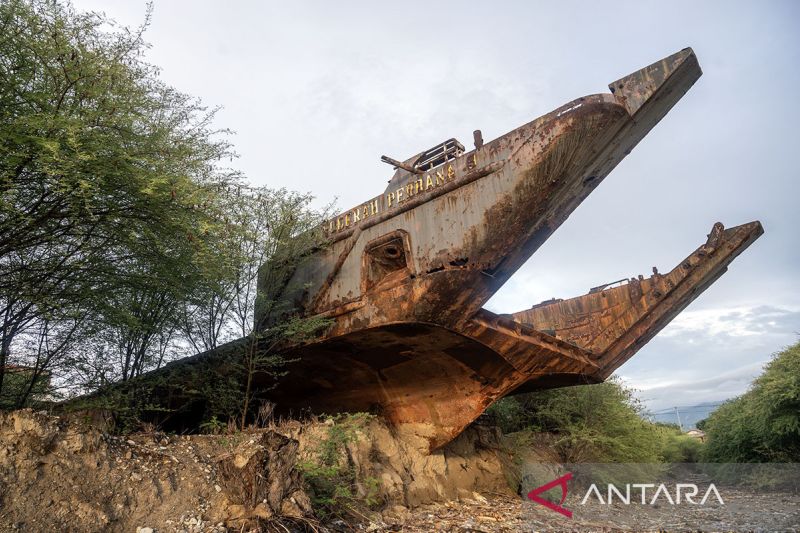 Sisa peninggalan bencana tsunami di Palu