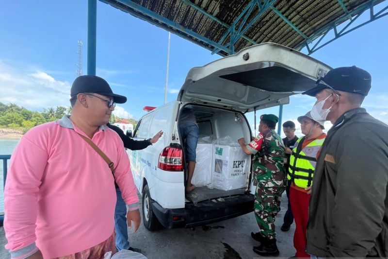 Distribusi logistik pemilu gunakan mobil jenazah