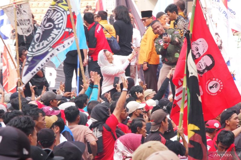 Yenny Wahid: Ambil bansosnya, coblosnya tetap nomor 3