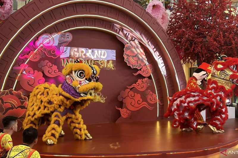 Barongsai dan seni tradisional China meriahkan Imlek di mal Jakarta