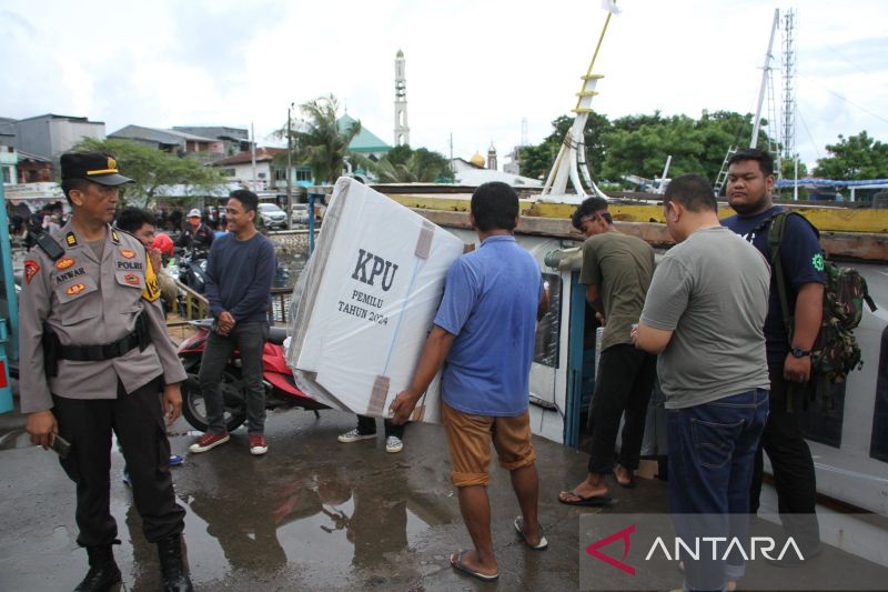 KPU Makassar distribusi logistik pemilu ke area kepulauan