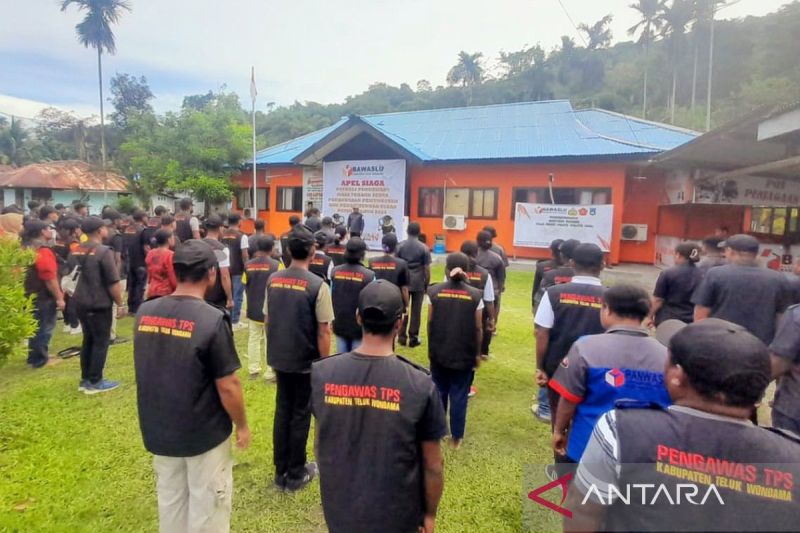 Bawaslu Teluk Wondama lakukan patroli siaga cegah kerawanan pemilu