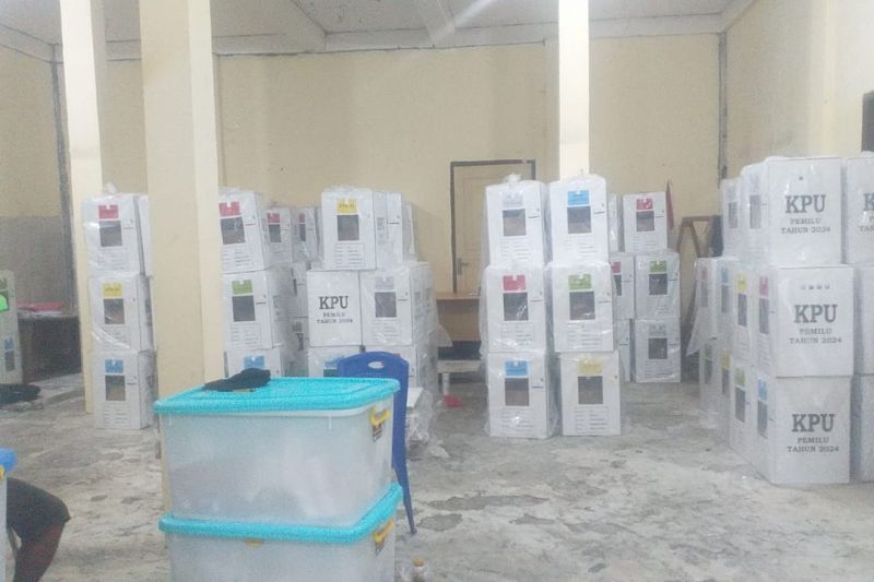 KPU Halut tunggu kondisi cuaca baik distribusi logistik ke wilayah 3T