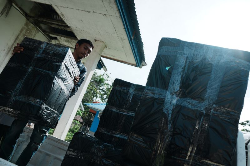 Distribusi logistik Pemilu di Pulau Saponda Laut