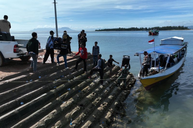 Distribusi logistik Pemilu di Pulau Saponda Laut