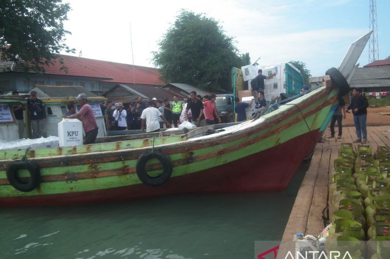 KPU Bangka Selatan distribusikan logistik pemilu ke pulau terpencil