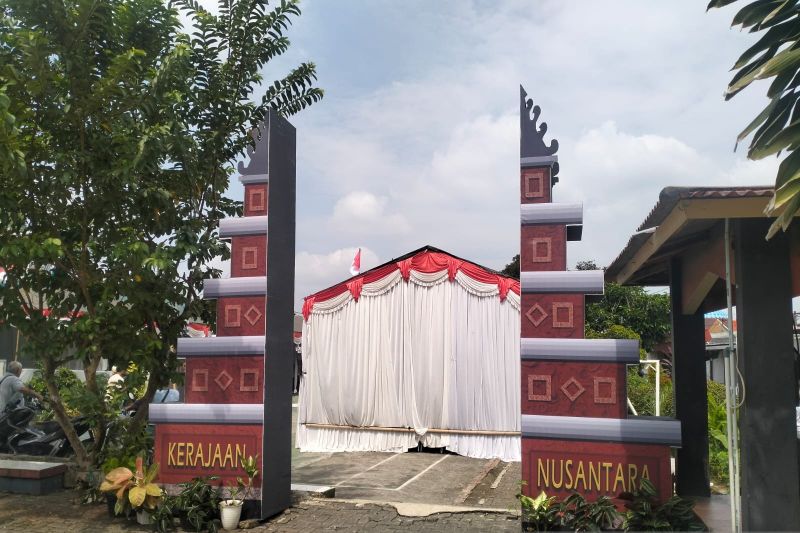 TPS di RW 03 Kelurahan Depok Jaya berkonsep Kerajaan Nusantara