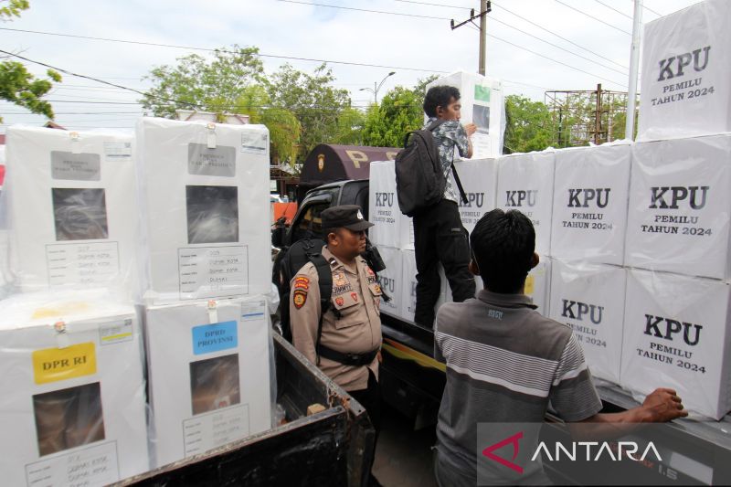 FOTO - Pergeseran logistik Pemilu 2024 di Dumai