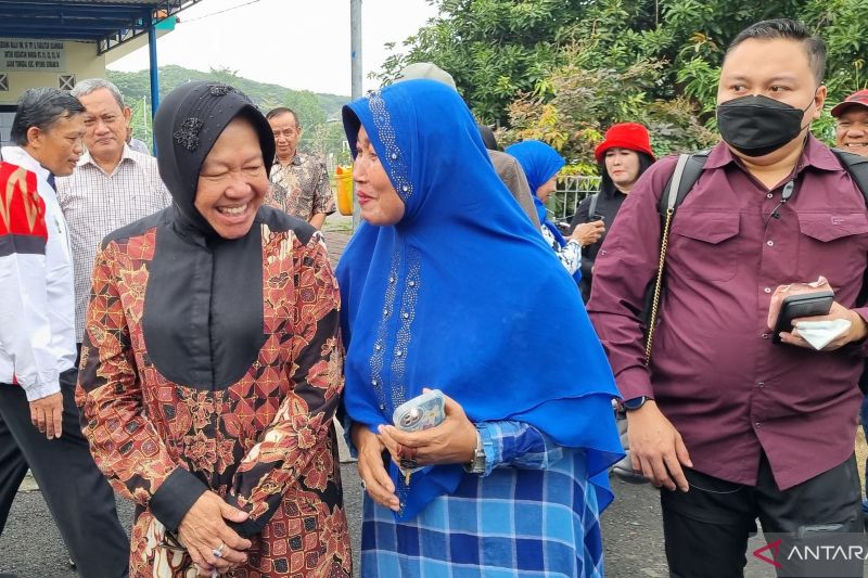 Mensos Risma salurkan hak pilih Pemilu 2024 di Surabaya