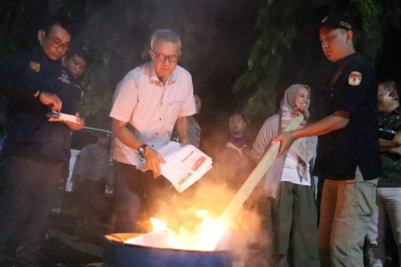 KPU Cirebon musnahkan 2.820 surat suara rusak