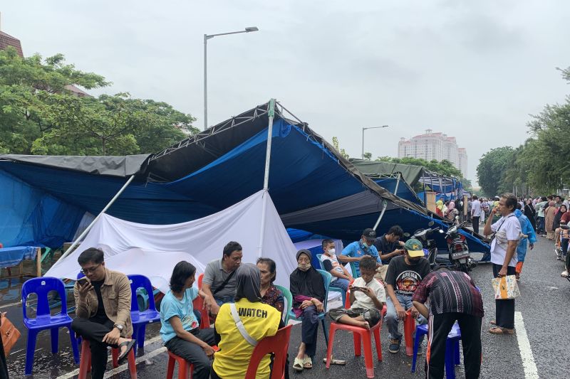 KPU sebut sejumlah TPS terendam dan dua ambruk di Kelapa Gading