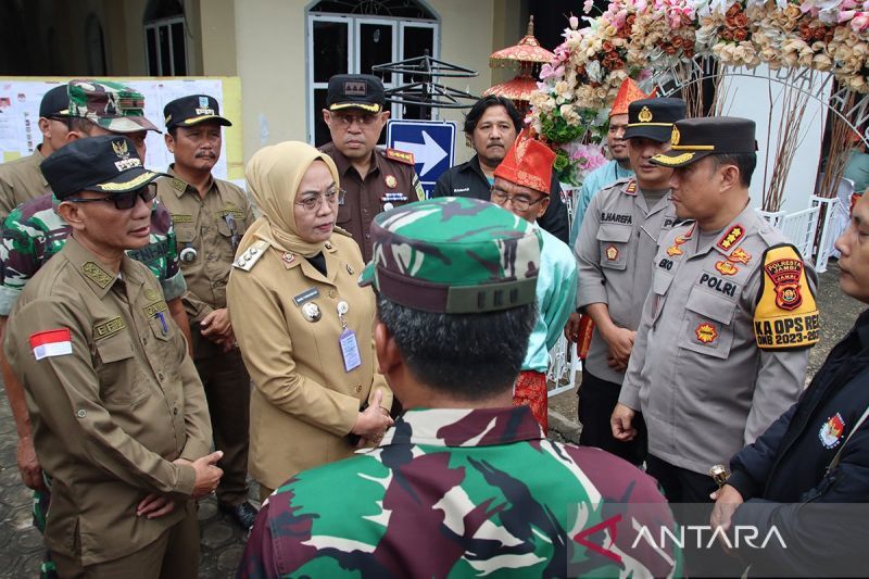 Seorang pemilih di Jambi meninggal saat mencoblos di bilik suara