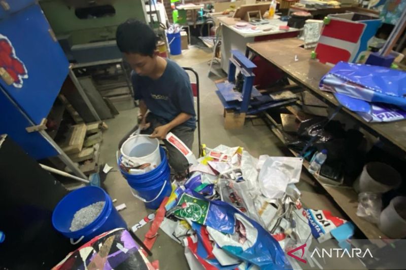 Legislator minta Dinas LH DKI fasilitasi warga untuk daur ulang APK