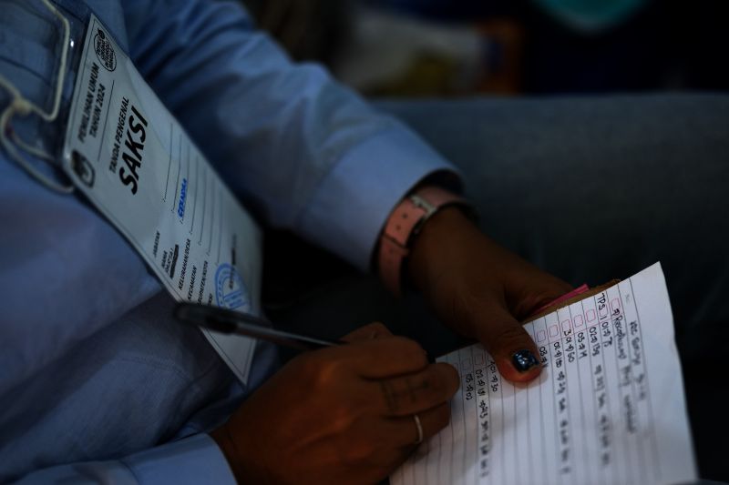 Rapat pleno terbuka di Kendari