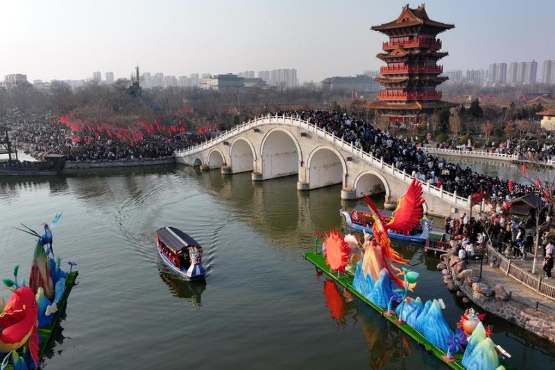 Pariwisata domestik China melonjak selama liburan Festival Musim Semi