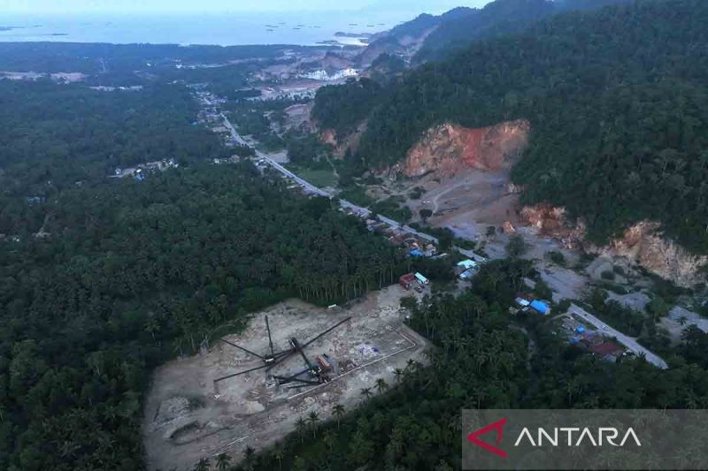 Pertambangan batu gunung di Moramo