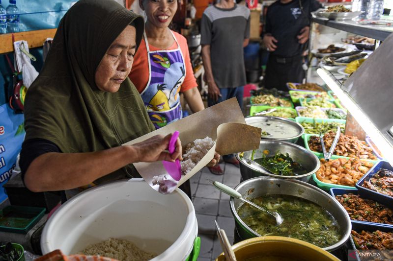 5-makanan-favorit-warteg-yang-murah-dan-pas-untuk-berhemat