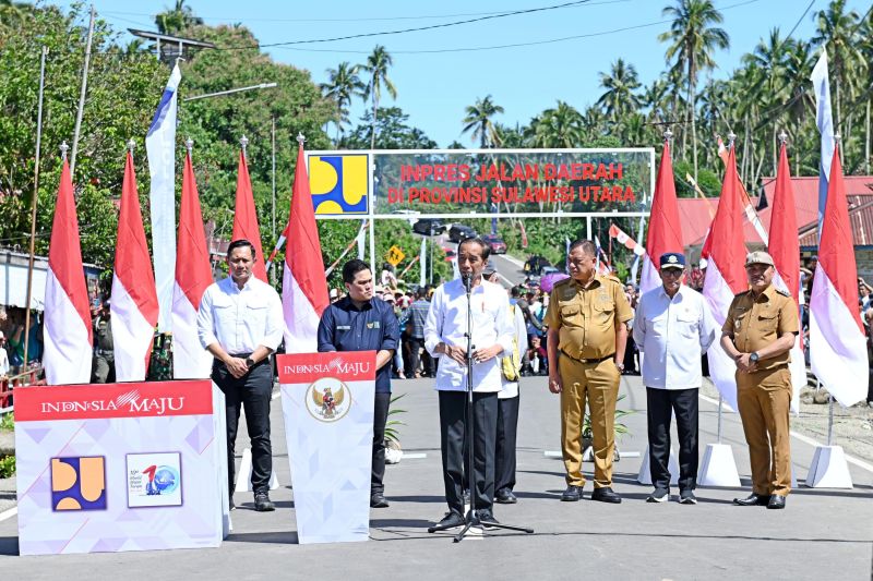 Jokowi meresmikan pelaksanaan Instruksi Jalan Daerah di Sulawesi Utara