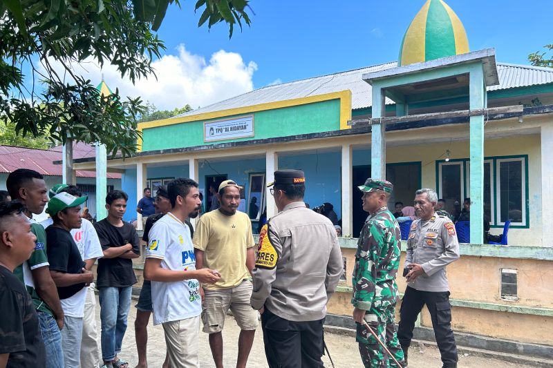 Ratusan personel TNI-Polri di Halteng amankan pelaksanaan PSU di 7 TPS