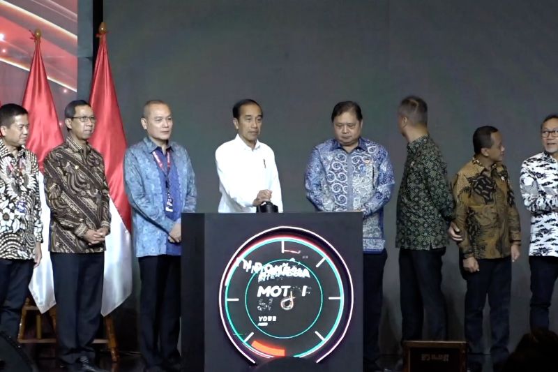 Presiden Jokowi resmikan pembukaan pameran otomotif IIMS 2024