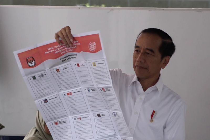 Jokowi gunakan hak suara di TPS 10 Gambir
