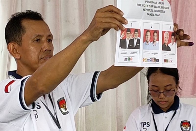 Prabowo-Gibran menang telak di TPS Gibran mencoblos