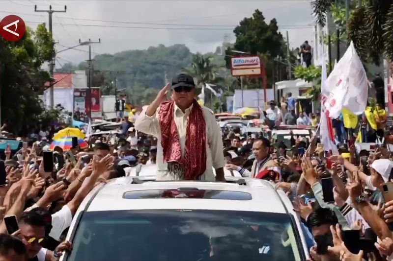 Prabowo minta doa restu saat sapa masyarakat Sulawesi Utara