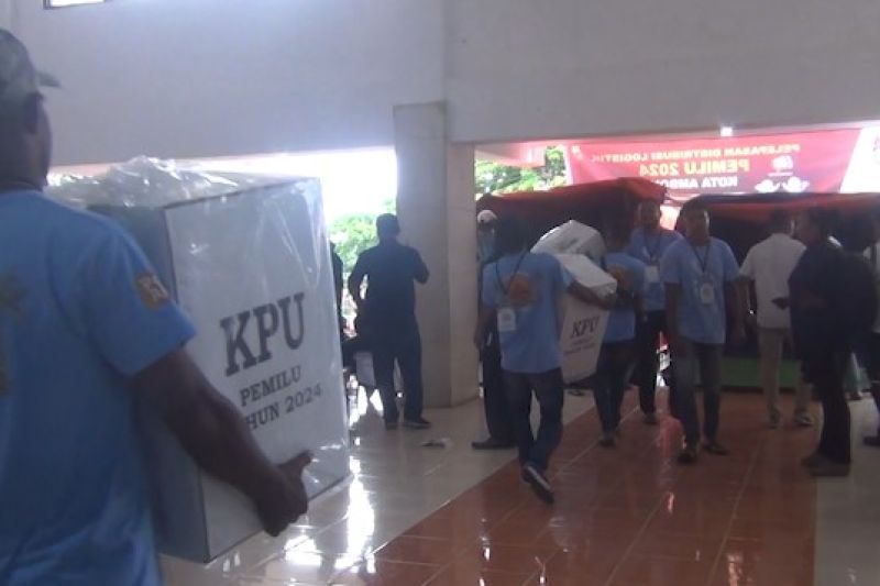 KPU Ambon mulai distribusi logistik Pemilu menuju tiga kecamatan