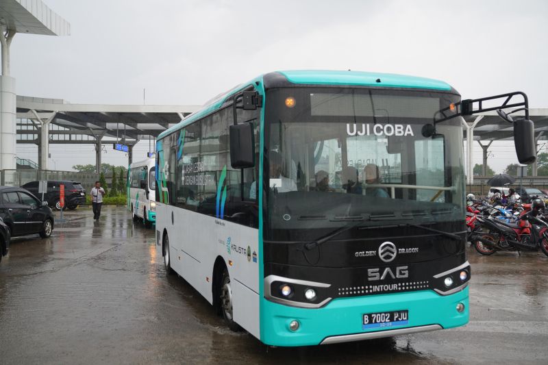 KCIC-Dishub Jabar kolaborasi hadirkan bus listrik di Stasiun Tegalluar