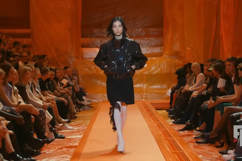 Kemarin, sosok calon istri Anant Ambani hingga bromat air mineral