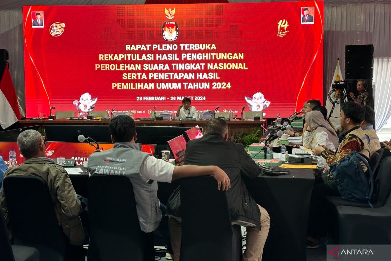 KPU targetkan rekapitulasi nasional luar negeri selesai besok siang
