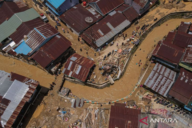 Dampak banjir bandang akibat luapan Kali Lasolo di Kendari