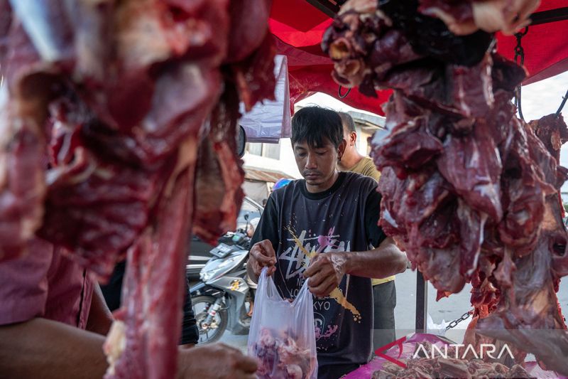 Kenaikan temporer harga daging ayam dan sapi