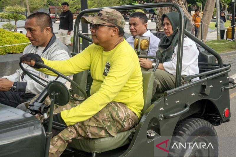 Kirab piala Adipura di Palu