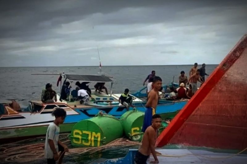 Tim SAR mulai cari 22 kru KM Dewi Jaya II yang tenggelam di Selayar Sulsel