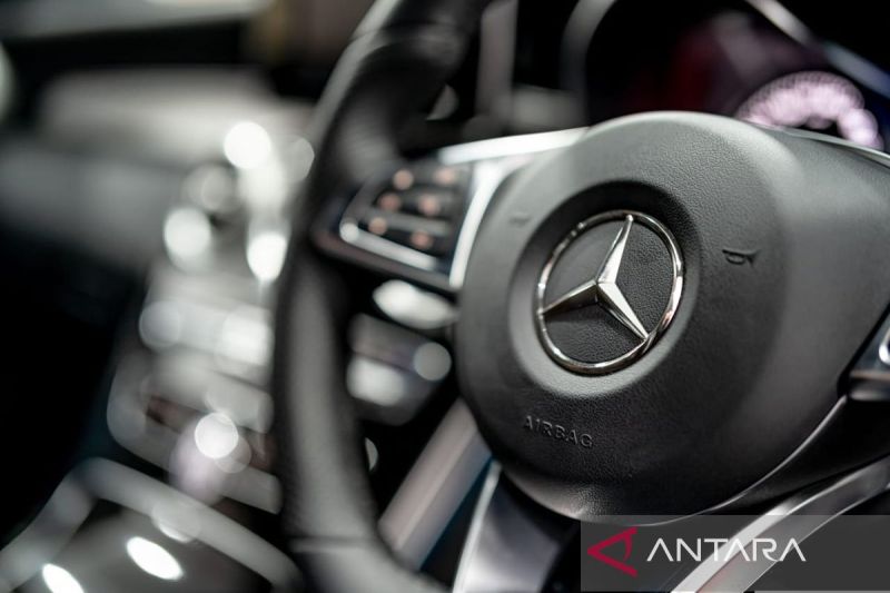 Mercedes-Benz diwartakan akan kurangi produksi S-Class dan EQS