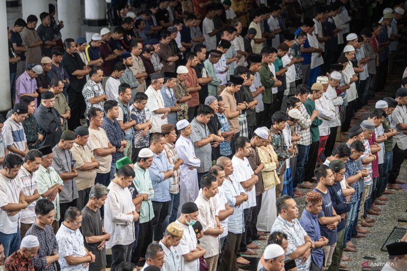 Shalat Jumat pertama Ramadhan 1445 H di Palembang