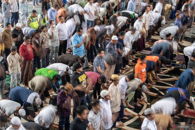 Shalat Jumat pertama Ramadhan 1445 H di Palembang