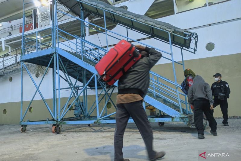 12 keberangkatan disiapkan untuk arus mudik dan balik di Pelabuhan Sampit