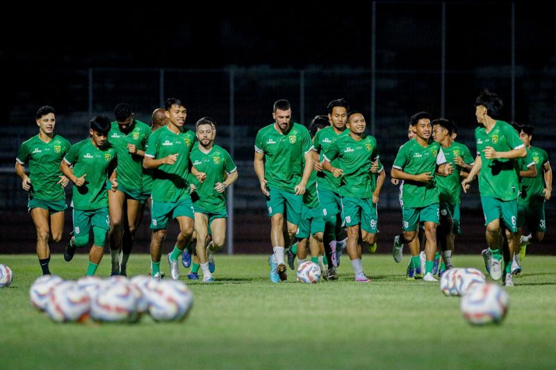 Mikael Tata minta Persebaya Surabaya waspadai semua pemain Arema FC