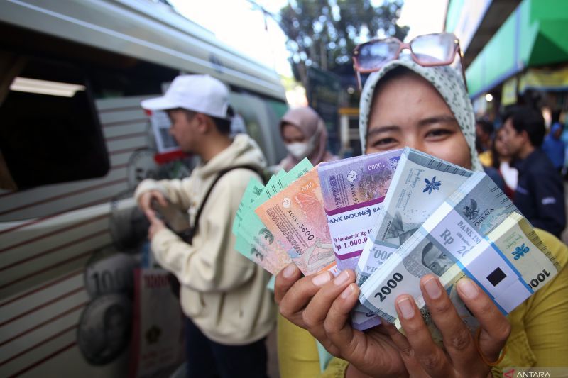 Cara tukar uang baru di Bank BCA untuk persiapan THR lebaran