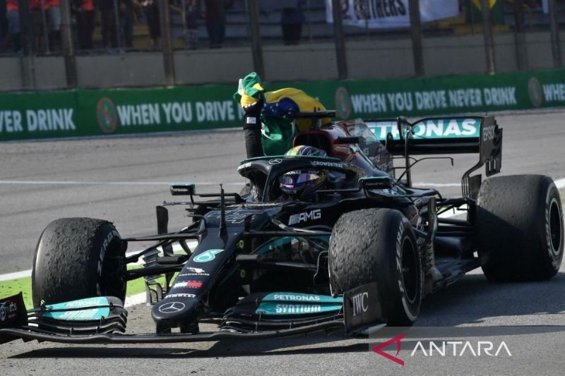 Hamilton: Strategi Mercedes di GP Emilia-Romagna kurang tepat