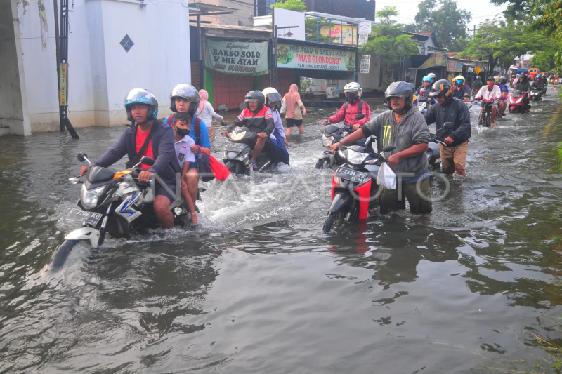 Jalan Kudus-Purwodadi masih terendam banjir